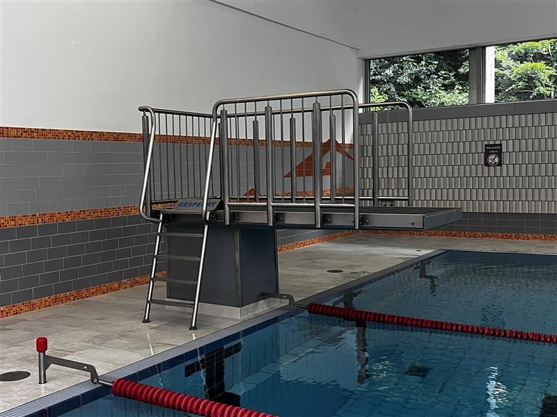 Sprungturm Fitnessbad
